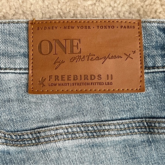 One X One Teaspoon FreeBirds II Low Waist Stretch Jeans Fitted Leg Light Wash - Picture 6 of 11